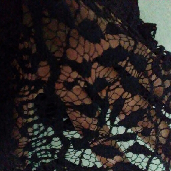 NWOT Express Black Lace Crop - Picture 4 of 5